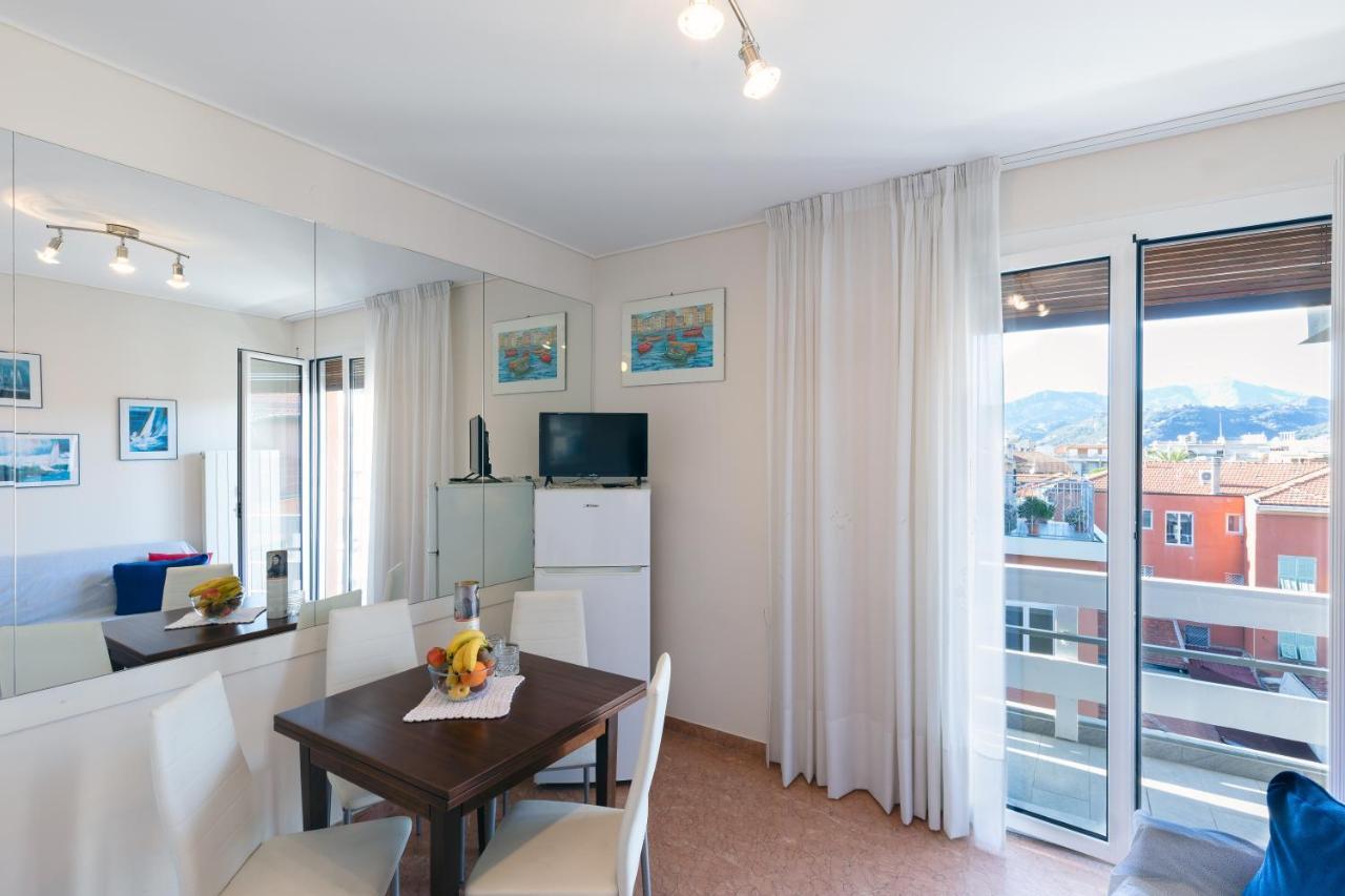 110 - Casa Sole Vista Mare, In Centro 100 Metri Spiaggia Apartment Bordighera Exterior photo