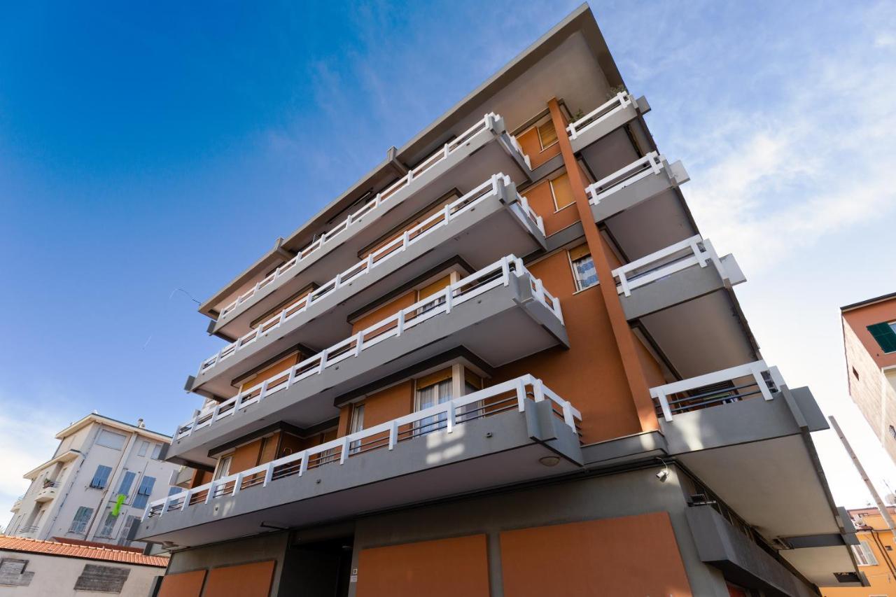 110 - Casa Sole Vista Mare, In Centro 100 Metri Spiaggia Apartment Bordighera Exterior photo